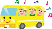 保育園バスから顔を出し歌う子供たち
