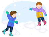 雪合戦して遊ぶ子供達